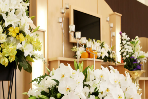 祭壇（生花含む）